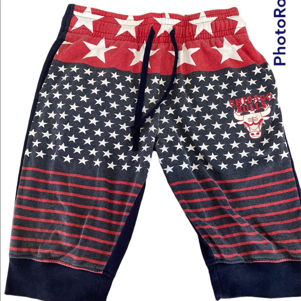 Vintage Chicago Bulls shorts, vintage NBA shorts, officially licensed Size M